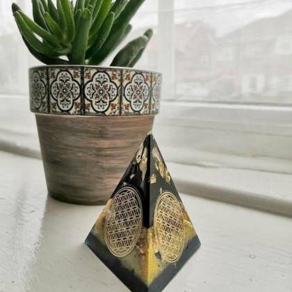 Tetrahedron Orgone Pyramid/ Healing Energy / Emf..