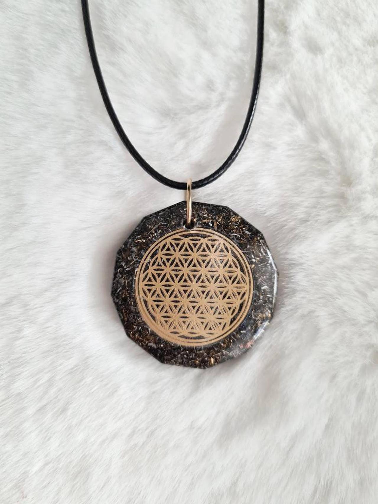 Very Strong Orgone Orgonite Pendant / Emf Protection / 4g - 5g Buster/ Healing Energy Crystals Shungite Monoatomic Gold
